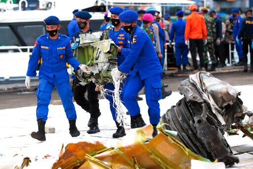 Indonesia Expands Effort to Recover Crashed Plane, Victims