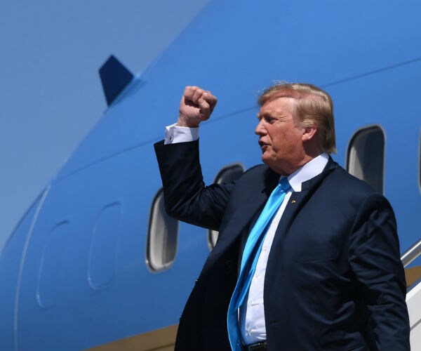 Trump, Bernie Both Like Tariffs But the President's a Free Trader