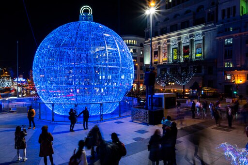 Spain to Adopt Mask-wearing Outdoors amid Record Virus Surge