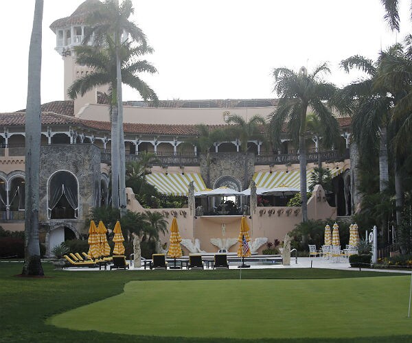 Trump Fan Club to Host Mar-a-Lago Party 
