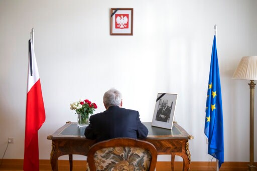 300 Polish Mayors, City Councilors Honor Slain Gdansk Mayor