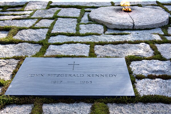 JFK Gravesite: Obamas, Clintons Visiting for 50th Anniversary Ceremony