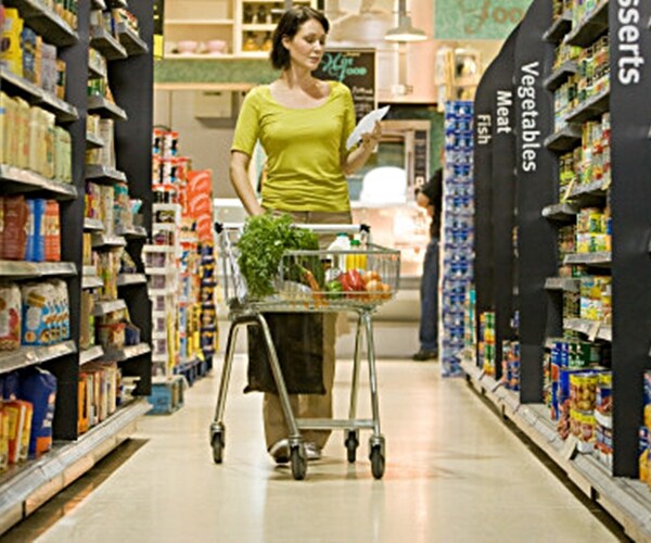 Wal-Mart Targets Aldi in Grocery Aisle in New Front in US Price War