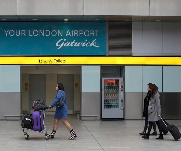  Report: Muslim Family Kicked Off US Flight Because of 'Taliban' Facebook Post