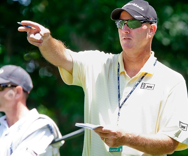 Tiger Woods' Caddie Pays Heckler $25 to Go Away