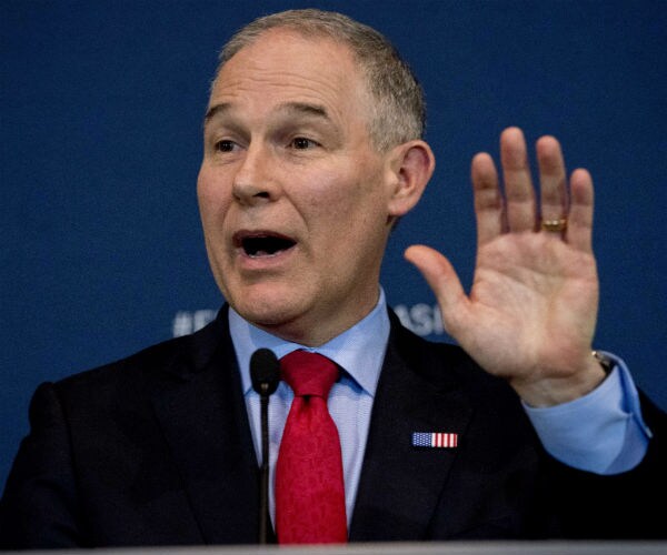 Pruitt Fights for Job in Meeting With Trump