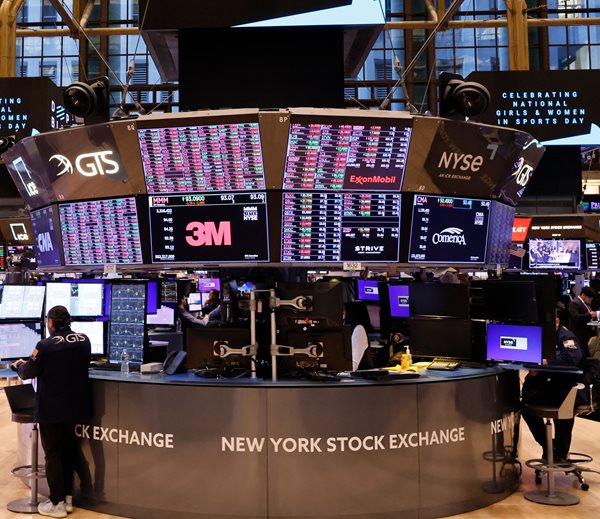 S&P Closes at Record High; Earnings, Rates on Radar