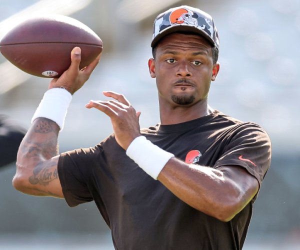deshaun watson of the cleveland browns warms up
