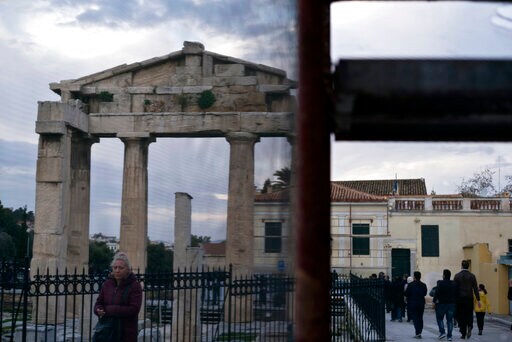 IMF Sees Greek Economy Accelerating in 2019