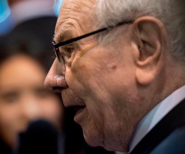 Berkshire Expands Occidental Stake to 22.2% 