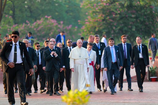 Pope to Greet Rohingya Refugees at Bangladesh Peace Prayer