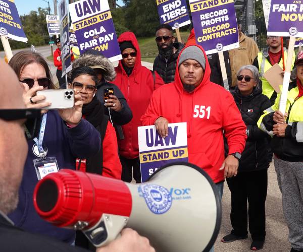 UAW, Stellantis Reach Tentative Deal to End Strike