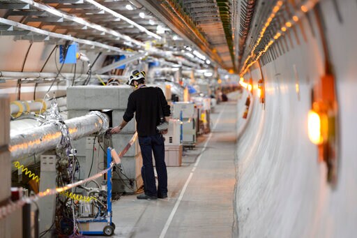 CERN Atom-smashers Ponder Response to Russia's Invasion