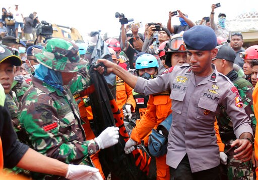 20,000 Still without Aid on Quake-hit Indonesian Island