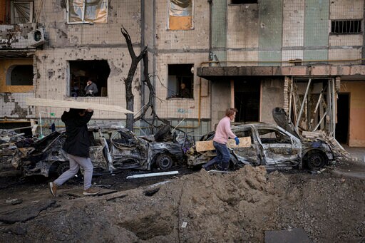 Civilians Fleeing Mariupol Describe Street-to-street Battles