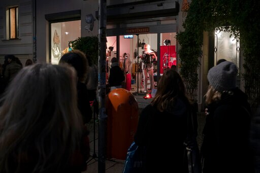 With Traditional Venues Shut, Berlin Artists Take to Streets