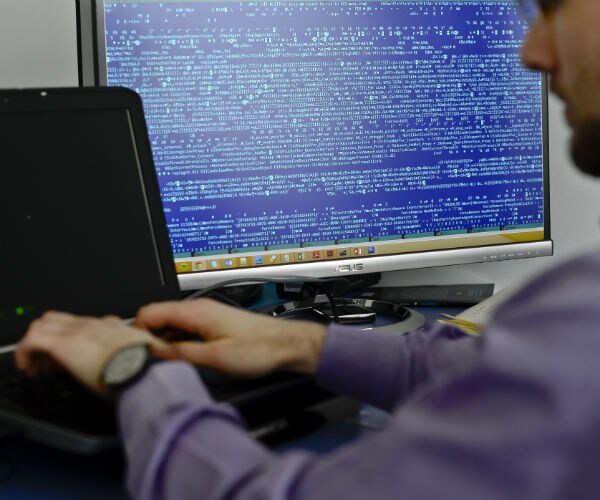 Pedophiles Use Internet for Deception 