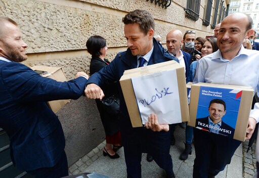 Polish State TV Seeks to Discredit President's Key Rival