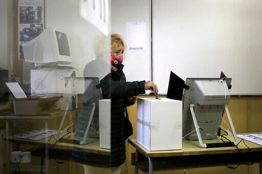 Bulgarians Vote for President in Runoff Election