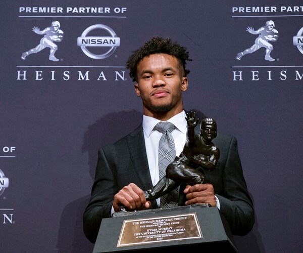 Heisman Winner Murray Apologizes for Homophobic Tweets