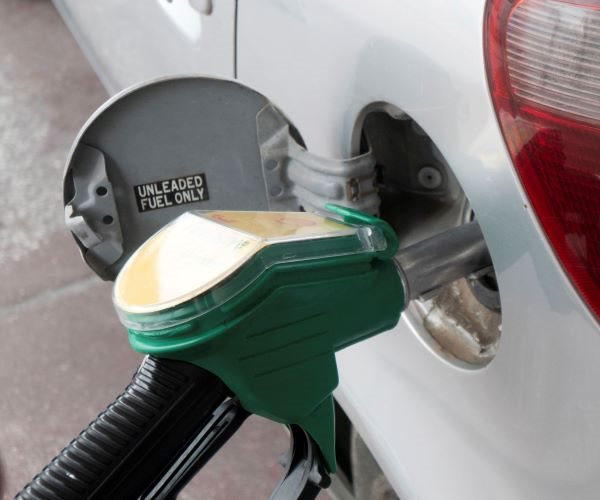 Oil Approaches $84 as Lifting of US Travel Ban Boosts Demand