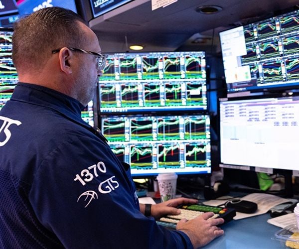 S&P, Nasdaq Fall 4.6%, 10.5% in Q1; Dow Slips 1.3%