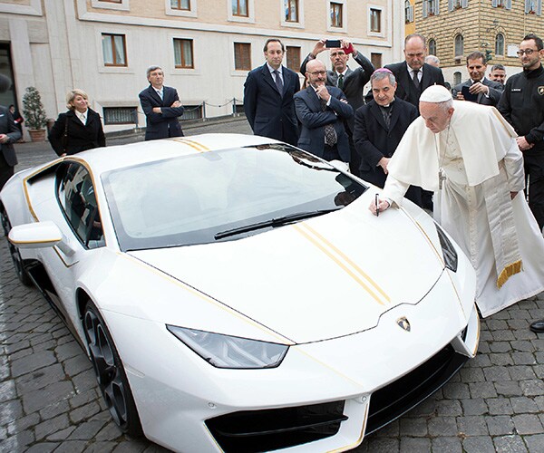Pope's Lamborghini, a White and Gold Gift, to Be Auctioned for Charity
