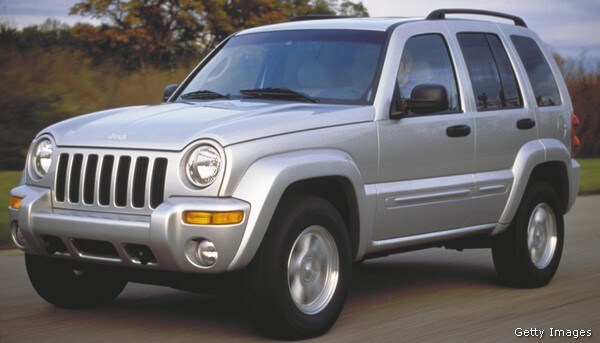 Chrysler Fights US Recall of 2.7 Million Jeeps on Fuel Tanks