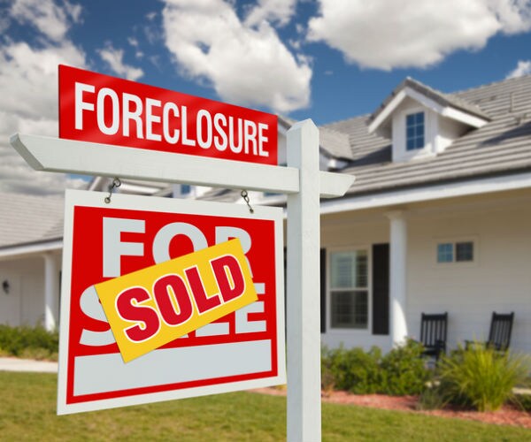 Home Sales Rose 4.4 Percent to 10-Year High in March