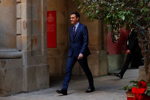 The Latest: Spain's Cabinet Arrives at Barcelona Palace