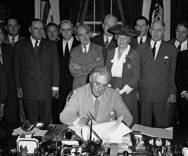 'Gifted Generation' Overlooks Why Government Lost Trust