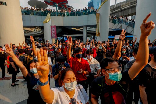 Thai Police Arrest 10 Activists at Pro-democracy Rally