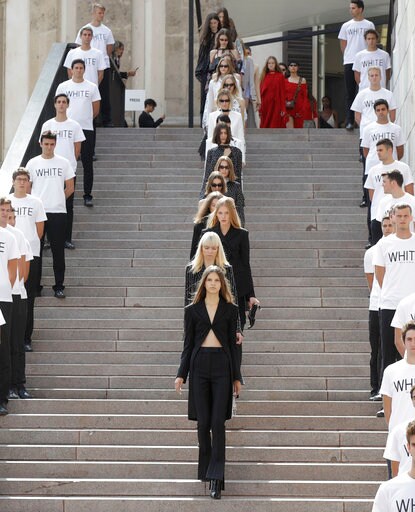 Awards for Titans, Shows by Young Talent Close Milan