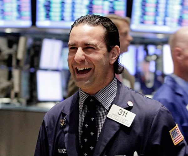 S&P 500 Breaks 7,000 as AI Optimism Builds