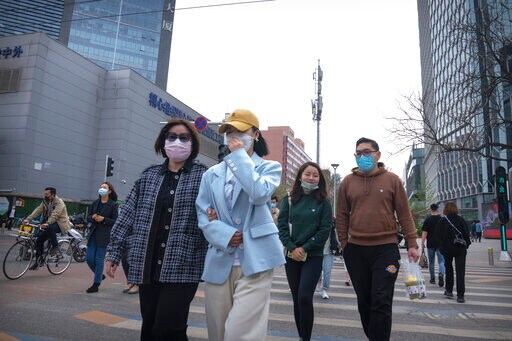 Shanghai Releases More from Virus Observation amid Lockdown