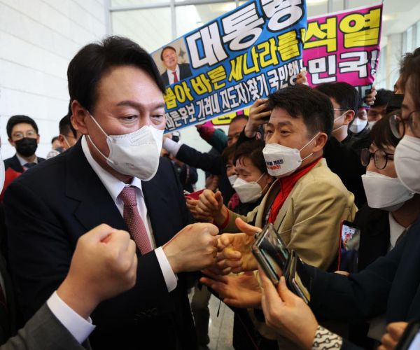 Candidates in South Korean Election Torn Between China and US