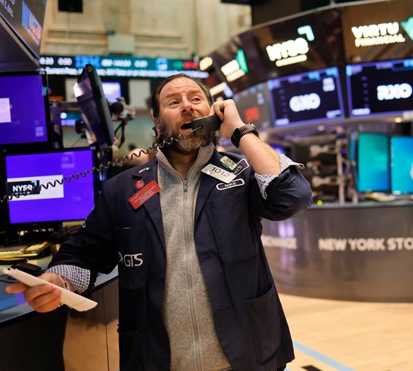 Wall Street Rallies on Peak Rate Bet, Dow Surges 564