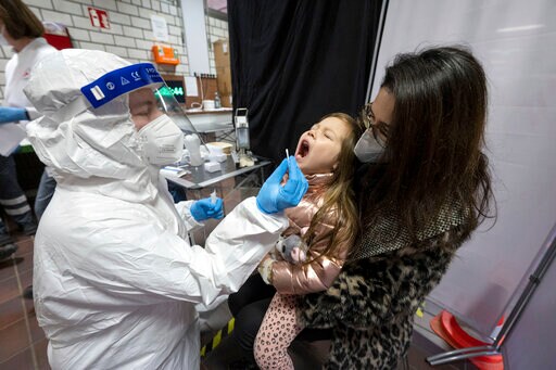 Germany Anticipates Big Omicron Rise over Holiday Period