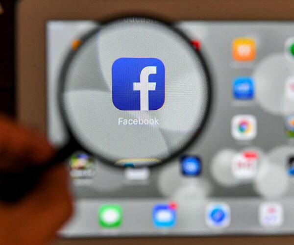 Poll: 43 Percent of Facebook Users Don't Think It Influenced Election