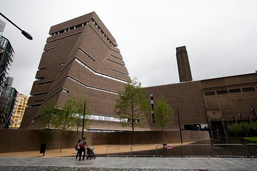 Art Powerhouse Tate Modern Expands with Pyramid-shaped Tower