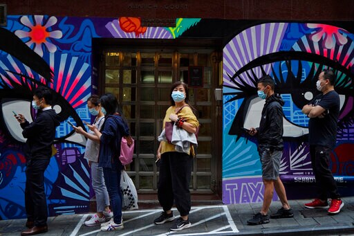 Hong Kong Closes Government Offices in New Anti-virus Curbs