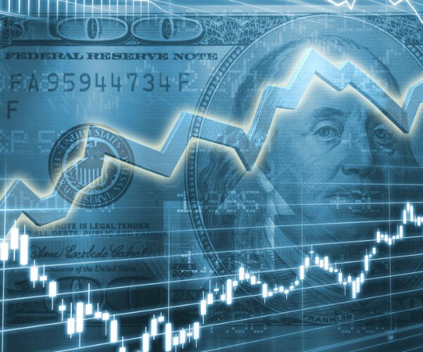 Einhorn's Greenlight Rises 9.4 Percent in 2016 as Stocks Rally