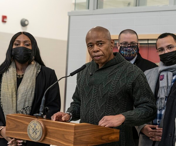 NYC Mayor Vows to Unveil 'Real Plan' to Fight Escalating Crime 