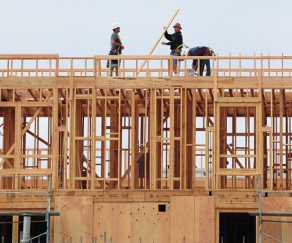 Homebuilder Confidence Retreats From Highest in 11 Years