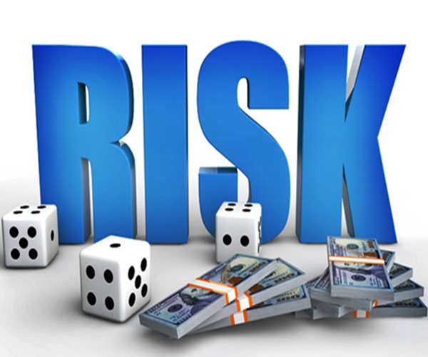 Wall Street Bankers Pile Leverage Onto Riskiest US Buyouts