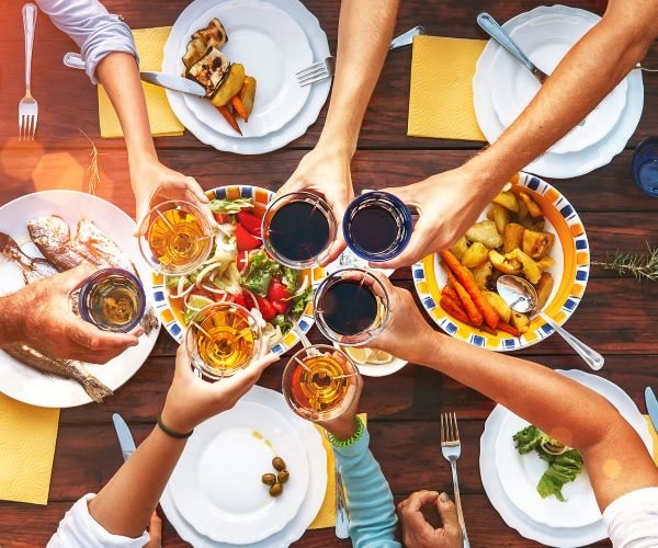 Americans Turn to Thanksgiving at Restaurants Over Pricey Homemade Meals