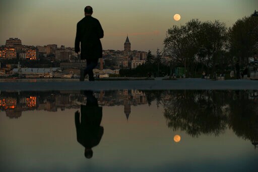 Full COVID-19 Lockdown Adds to Financial Strain in Turkey