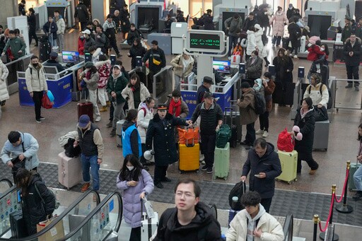 China's Lunar New Year Travel Rush Kicks into High Gear with 9 Billion Trips Expected