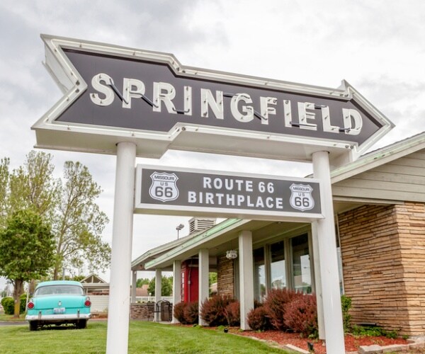 Missouri City Using 'Trusted' Leaders To Dispel Vax Fears