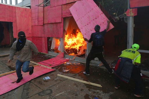 Troops Guard Brazil Federal Buildings amid Political Unrest